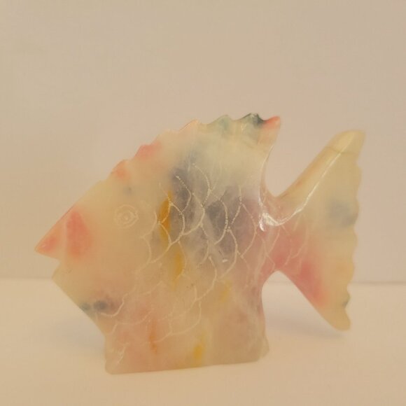 Hand-Carved Multicolor Onyx Fish Figurine 4" Decorative Sculpture - Picture 4 of 6